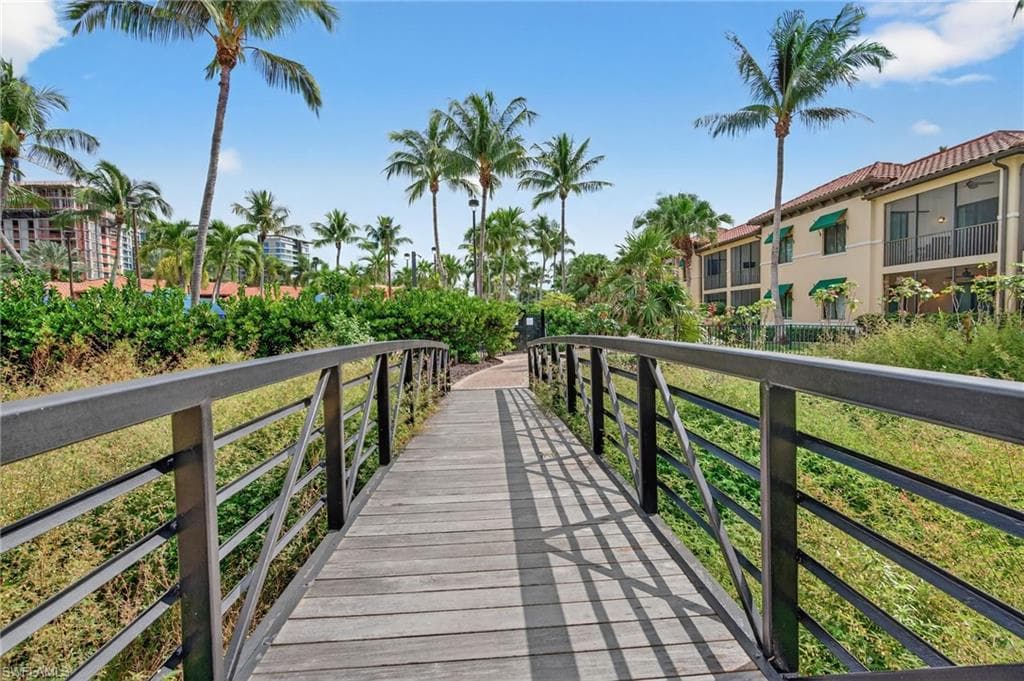 975 Sandpiper ST # A204, NAPLES FL 34102-4