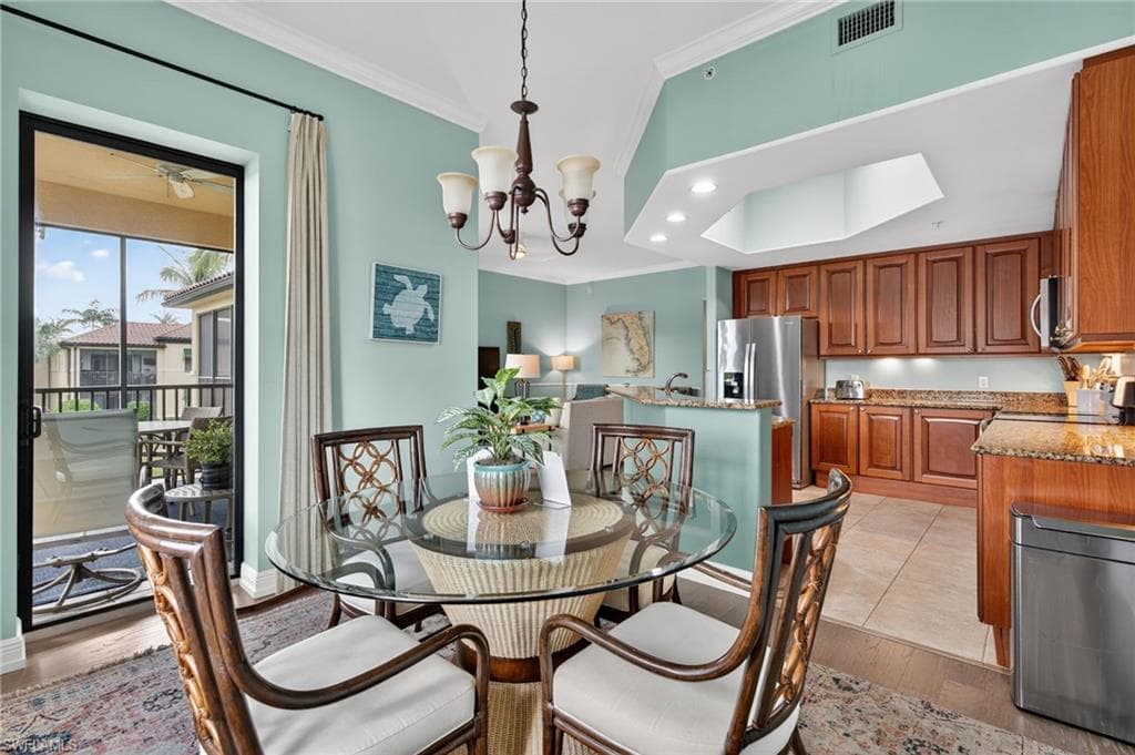 975 Sandpiper ST # A204, NAPLES FL 34102-23