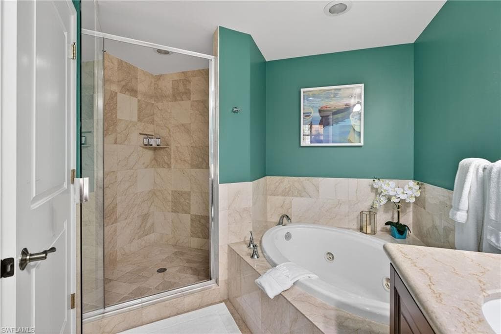 975 Sandpiper ST # A204, NAPLES FL 34102-13