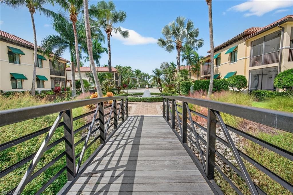 975 Sandpiper ST # A204, NAPLES FL 34102-7