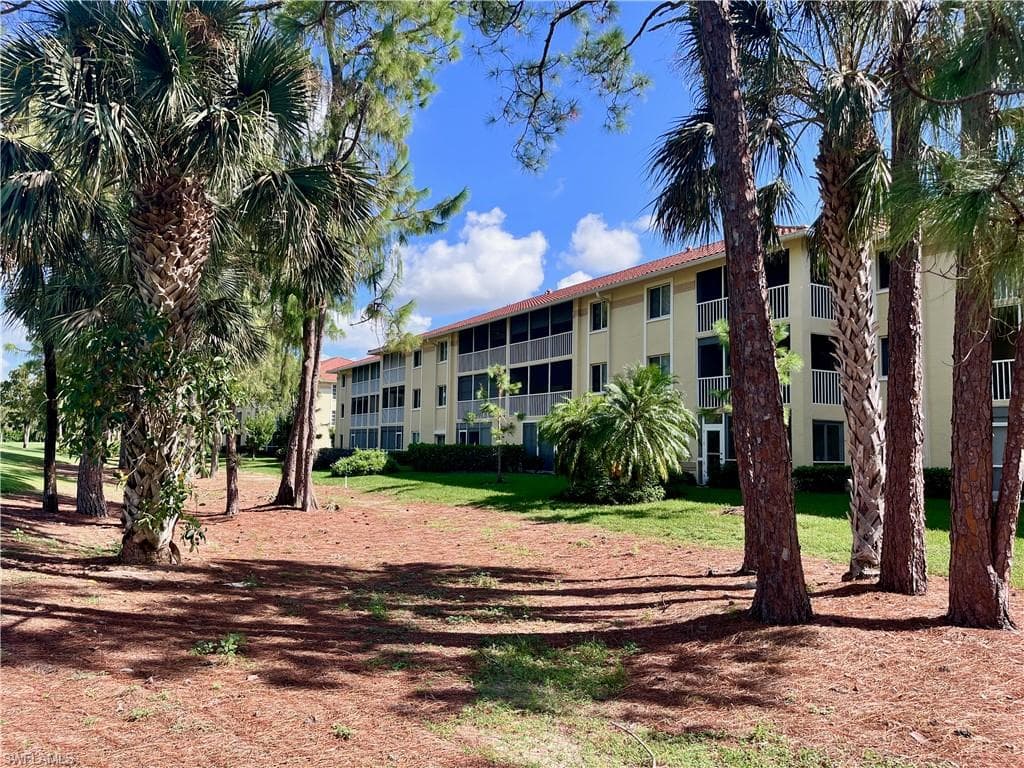 3685 Amberly CIR W # D305, NAPLES FL 34112-19