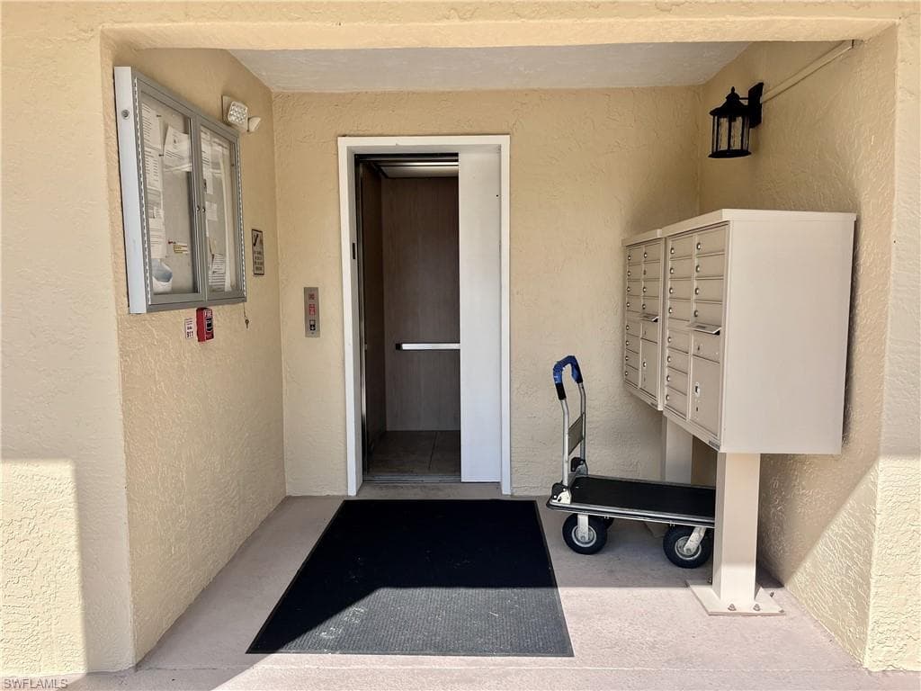 3685 Amberly CIR W # D305, NAPLES FL 34112-17