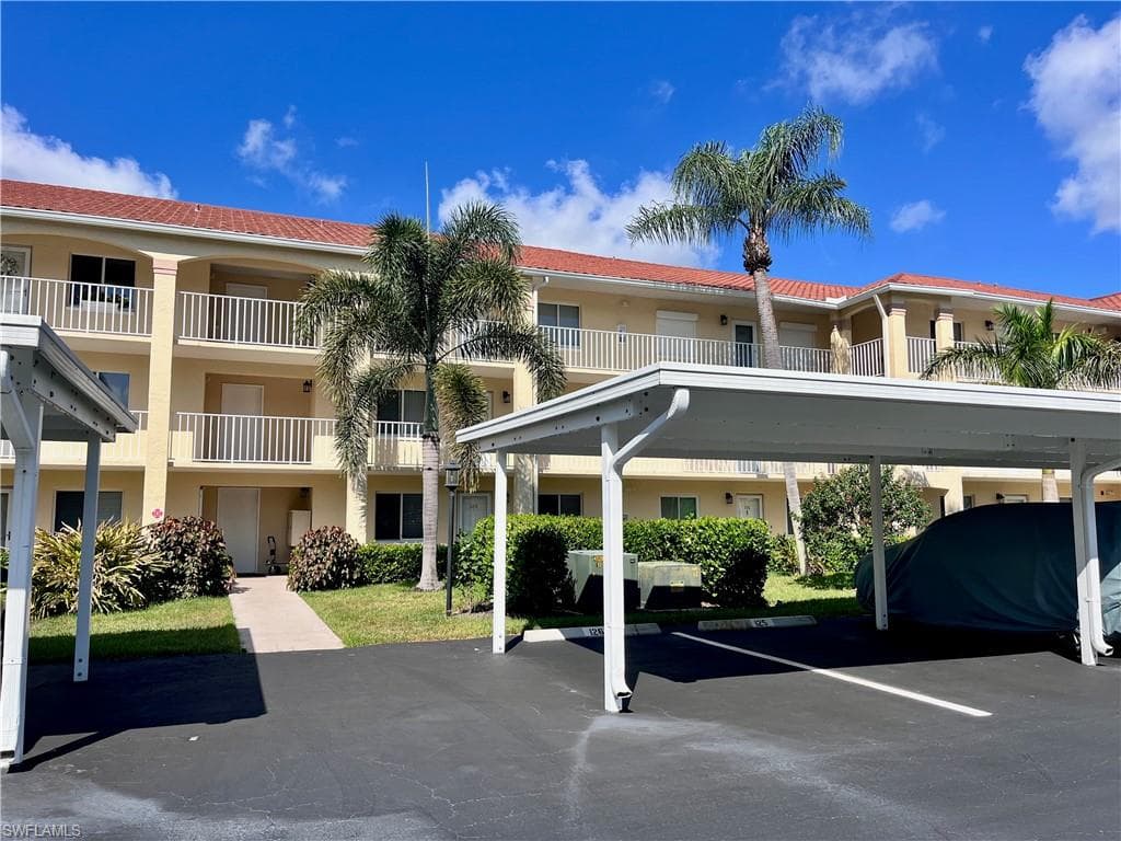 3685 Amberly CIR W # D305, NAPLES FL 34112-18