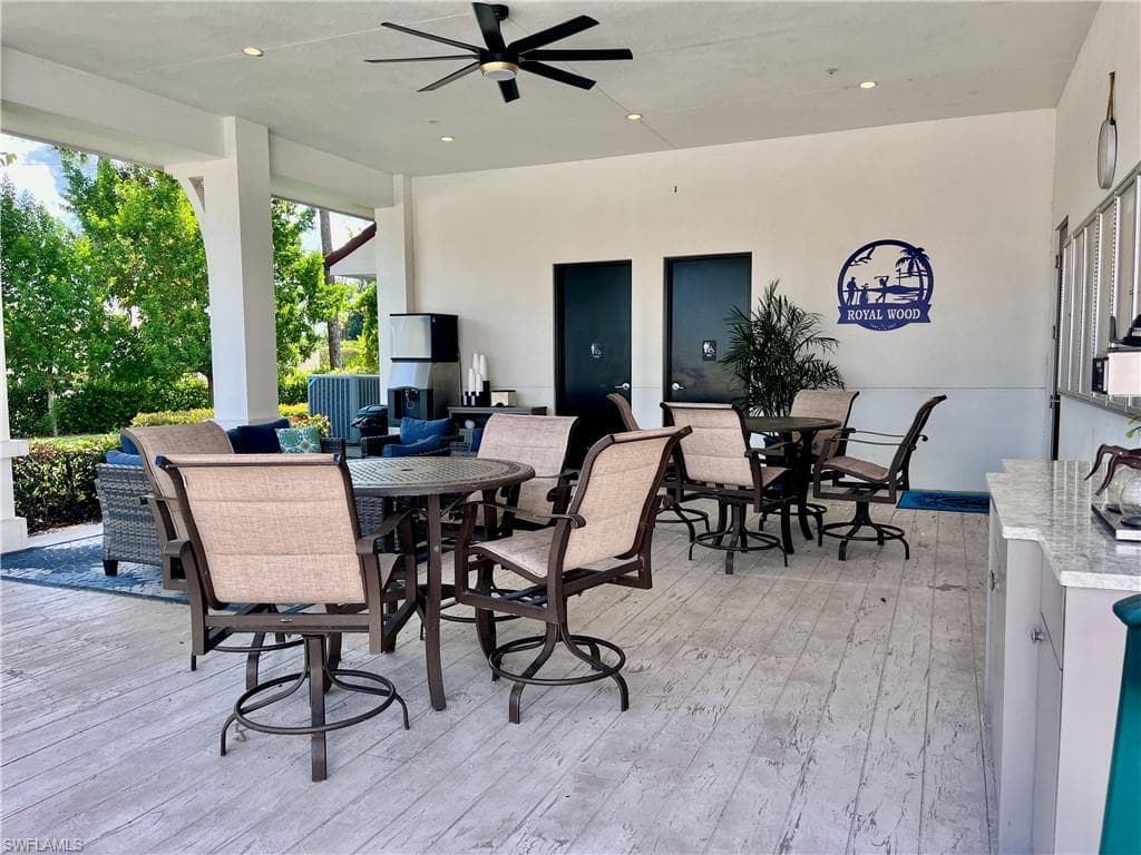 3685 Amberly CIR W # D305, NAPLES FL 34112-38