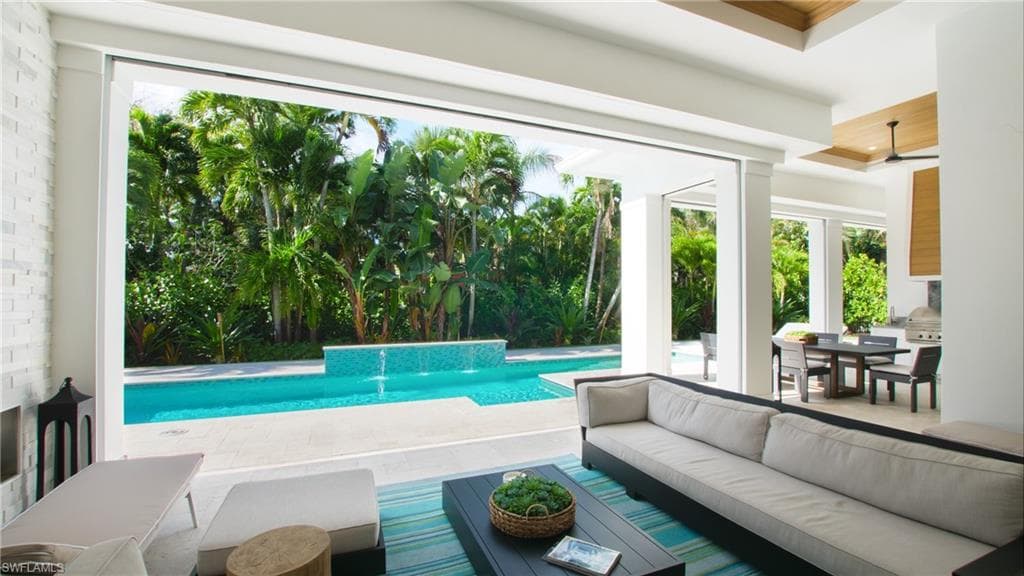 700 Wedge DR, NAPLES FL 34103-2