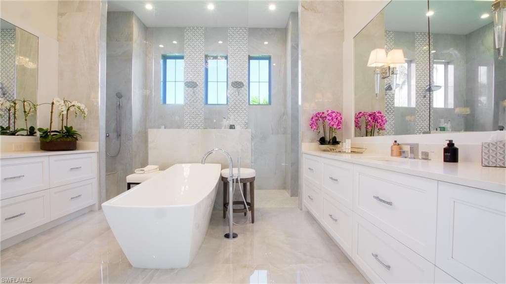 700 Wedge DR, NAPLES FL 34103-17