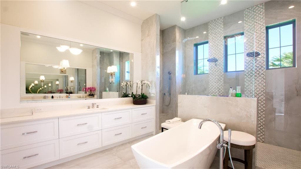 700 Wedge DR, NAPLES FL 34103-18