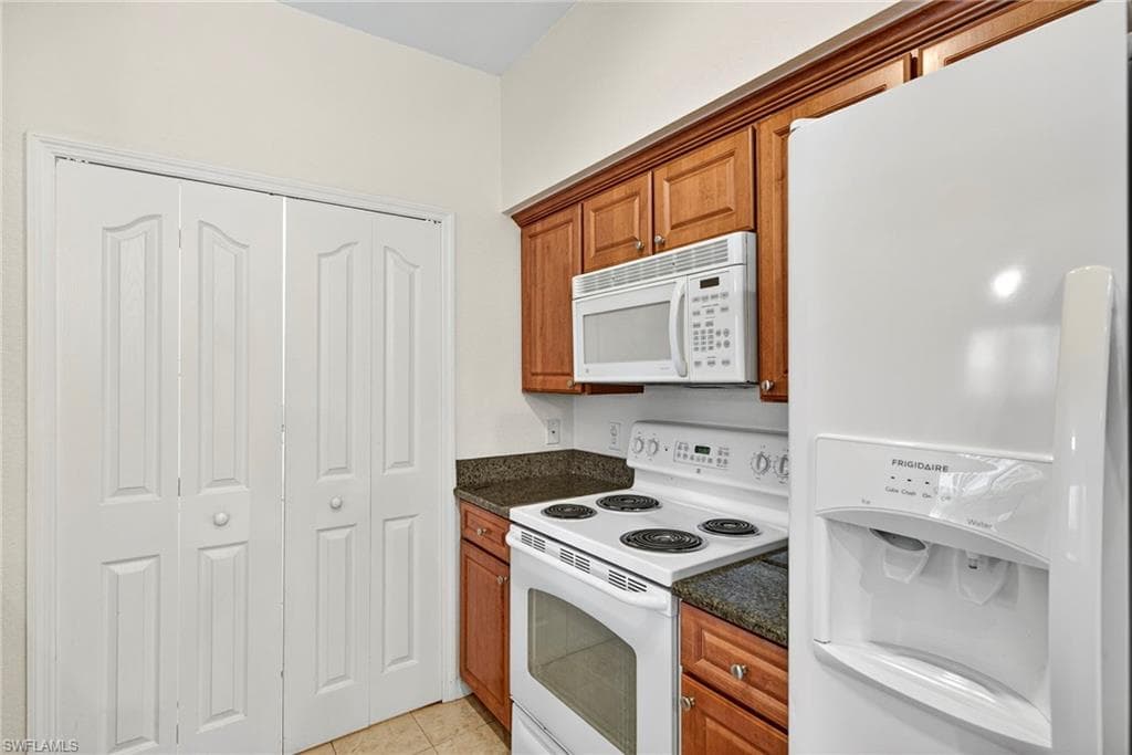 13010 Positano CIR # 108, NAPLES FL 34105-13