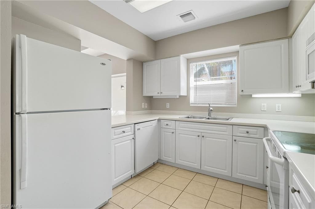 4293 Court LN # 15C, NAPLES FL 34109-14