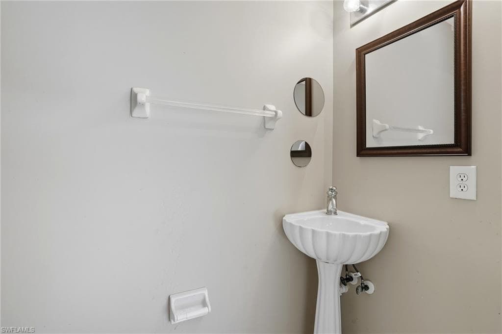 4293 Court LN # 15C, NAPLES FL 34109-28