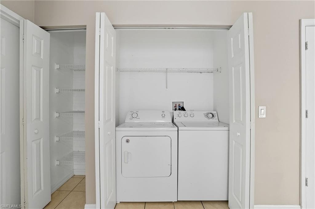 4293 Court LN # 15C, NAPLES FL 34109-29