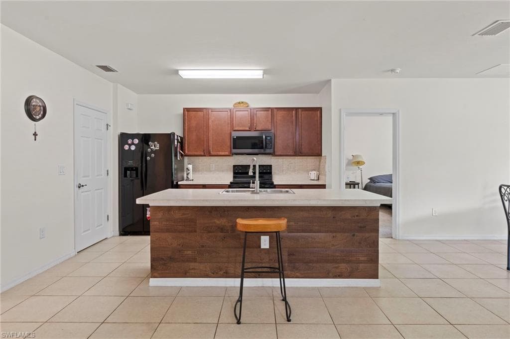 10564 Canal Brook LN, LEHIGH ACRES FL 33936-6