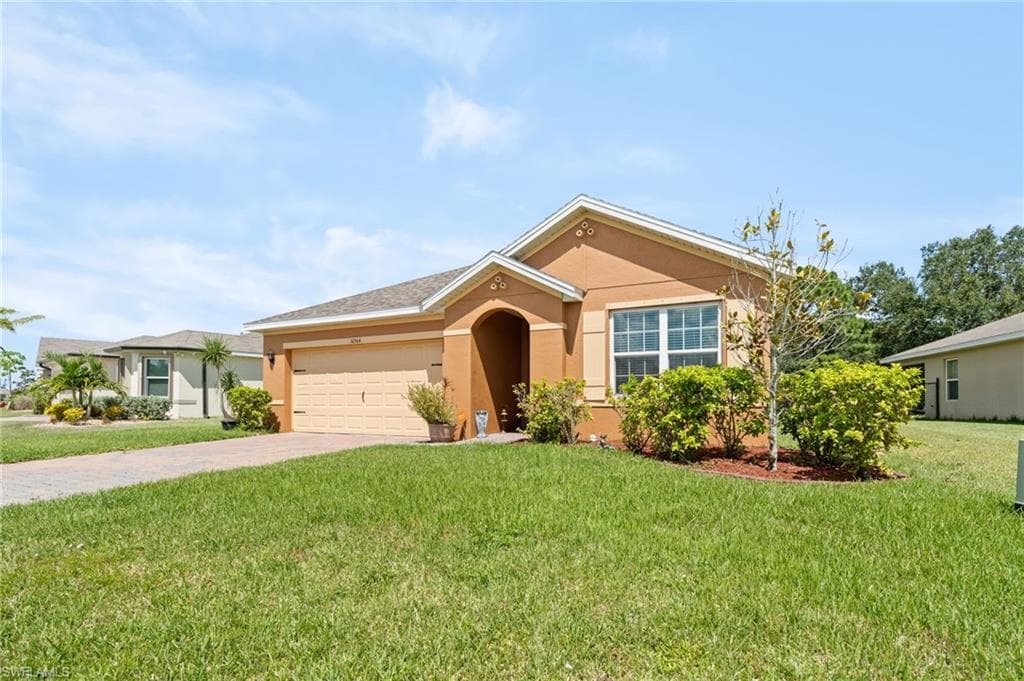10564 Canal Brook LN, LEHIGH ACRES FL 33936-2