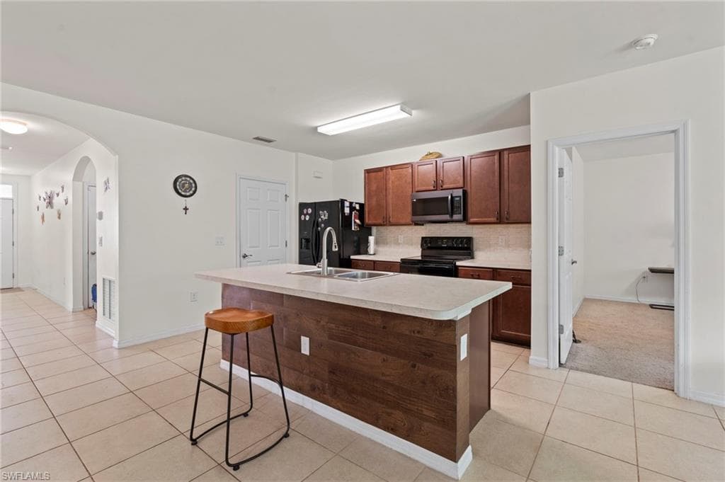 10564 Canal Brook LN, LEHIGH ACRES FL 33936-7