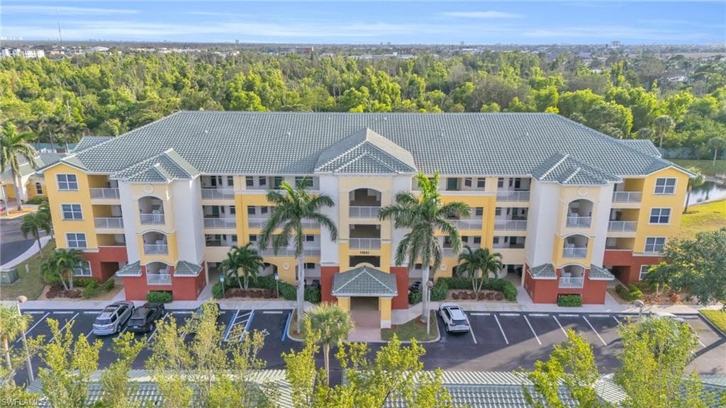 11041 Gulf Reflections DR # 203, FORT MYERS FL 33908-1