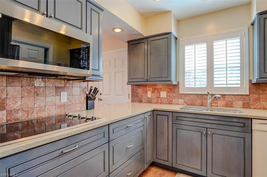 125 Gulfview AVE, FORT MYERS BEACH FL 33931-21