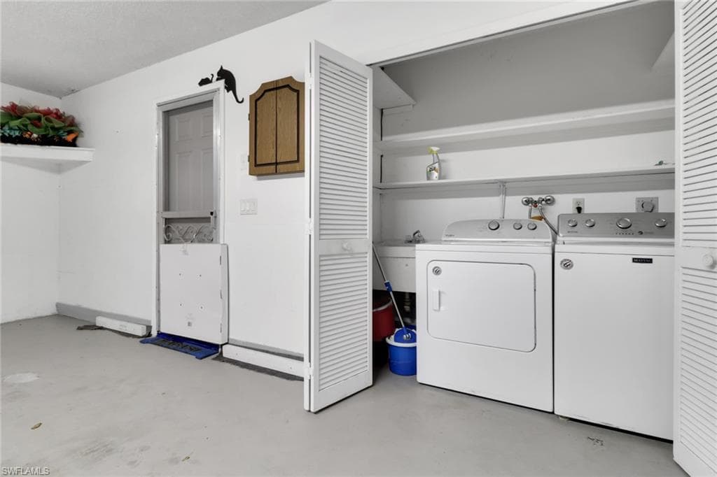 7032 Cedarhurst DR, FORT MYERS FL 33919-23