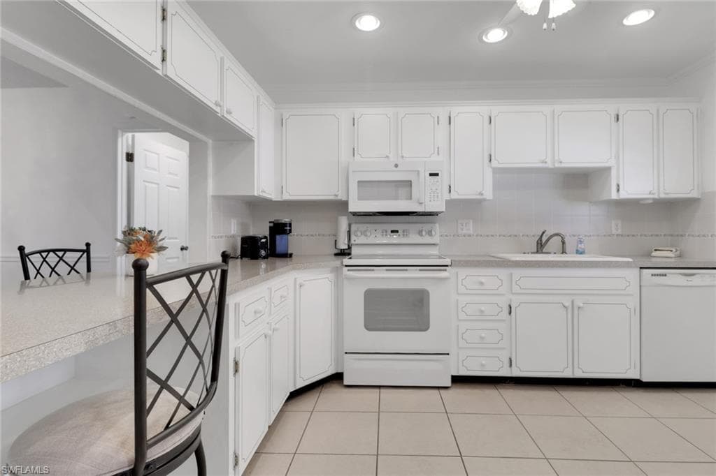 7032 Cedarhurst DR, FORT MYERS FL 33919-3