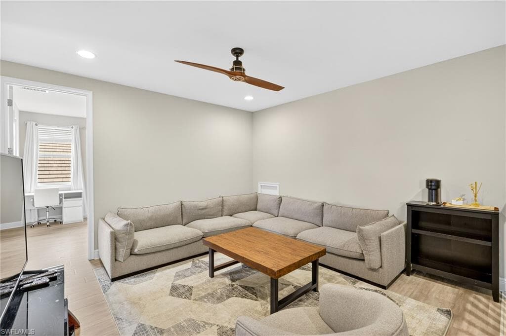 3604 Pilot CIR, NAPLES FL 34120-26