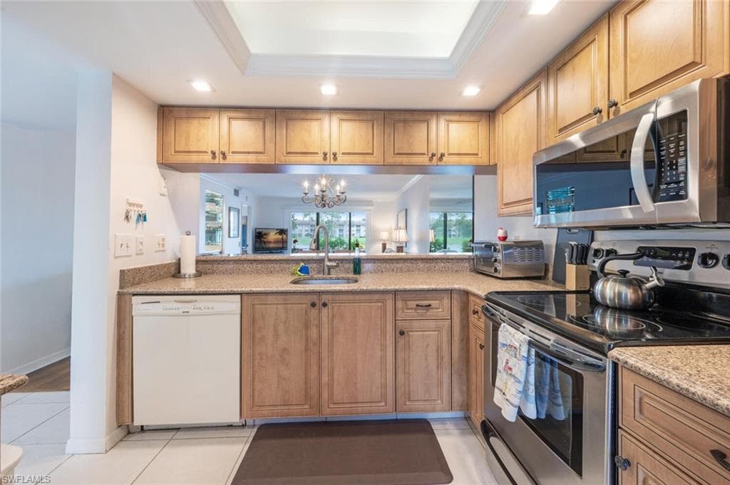 7300 Coventry CT # 606, NAPLES FL 34104-12