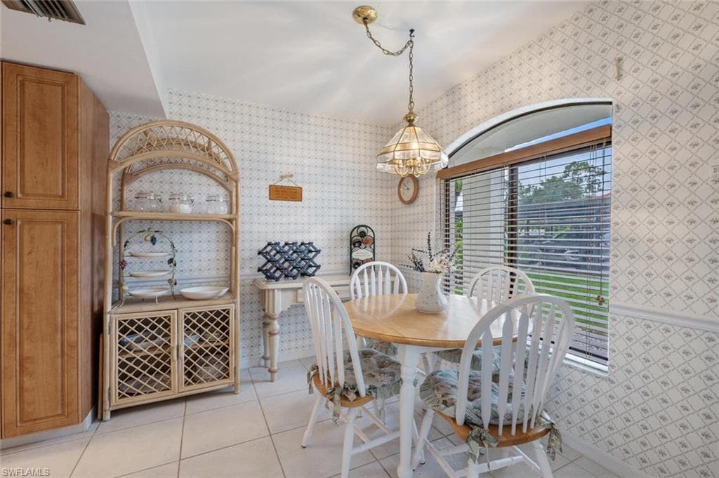 7300 Coventry CT # 606, NAPLES FL 34104-15