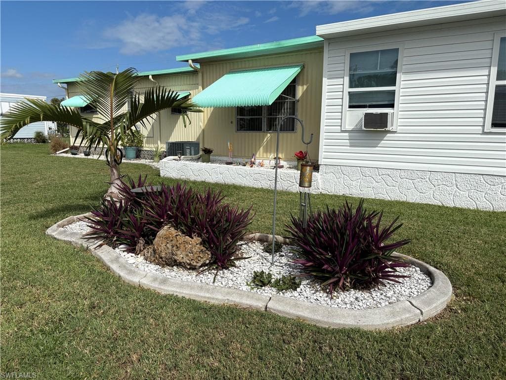 892 Homestead DR, NORTH FORT MYERS FL 33917-1