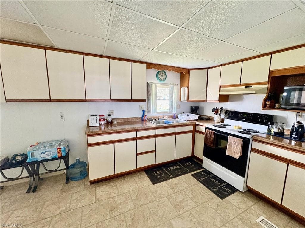 892 Homestead DR, NORTH FORT MYERS FL 33917-12