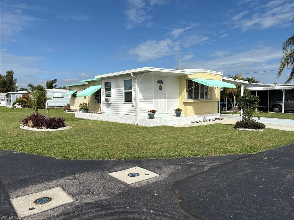 892 Homestead DR, NORTH FORT MYERS FL 33917-3