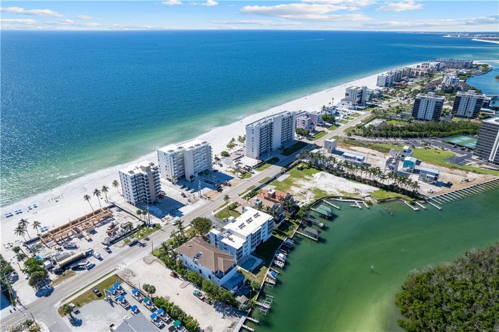 26371 Hickory BLVD # 304, BONITA SPRINGS FL 34134-3