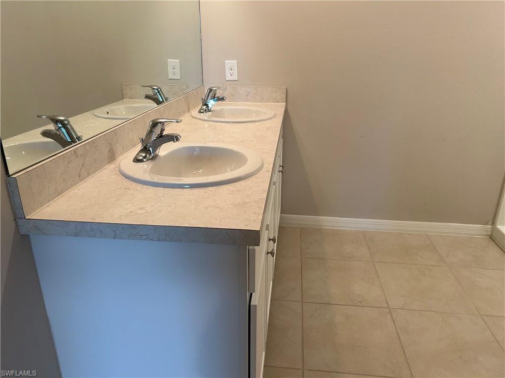 2549 Village Of Entrada ST, CAPE CORAL FL 33909-16