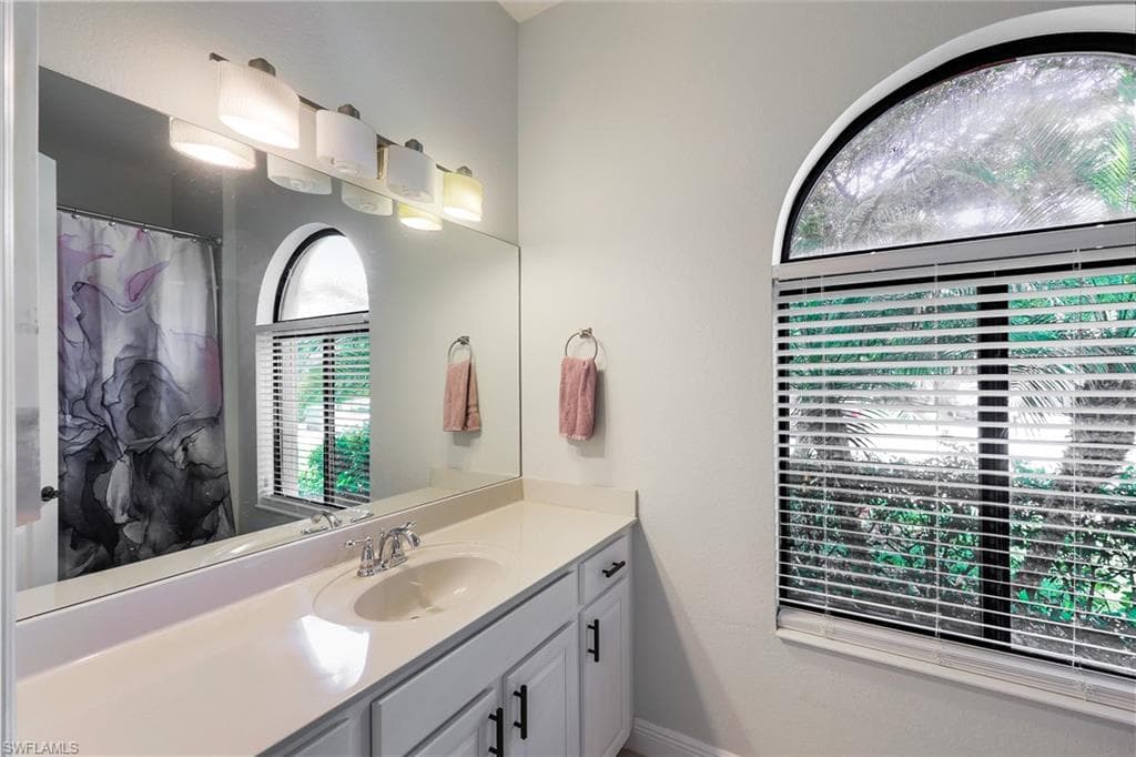 1685 Serrano CIR, NAPLES FL 34105-22