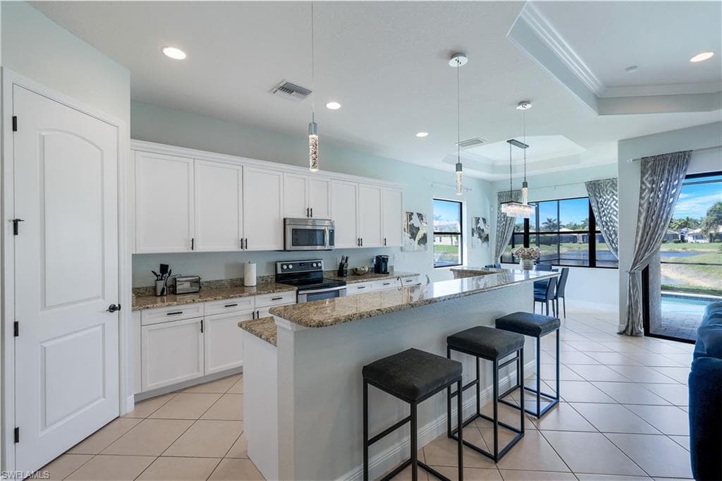 1685 Serrano CIR, NAPLES FL 34105-1