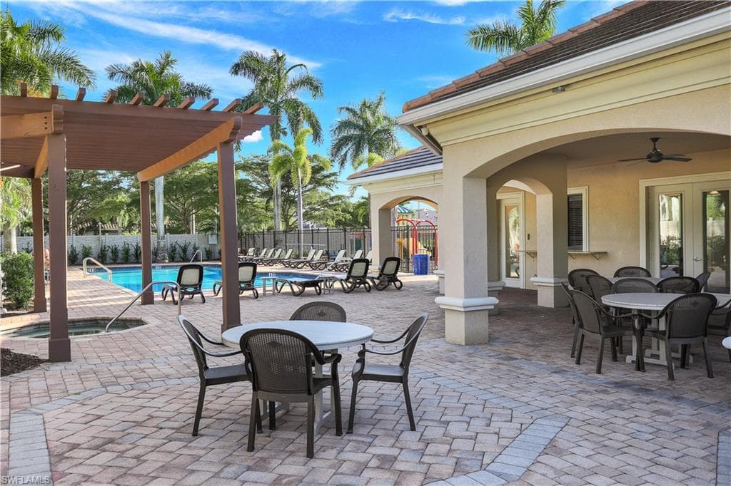 1685 Serrano CIR, NAPLES FL 34105-41