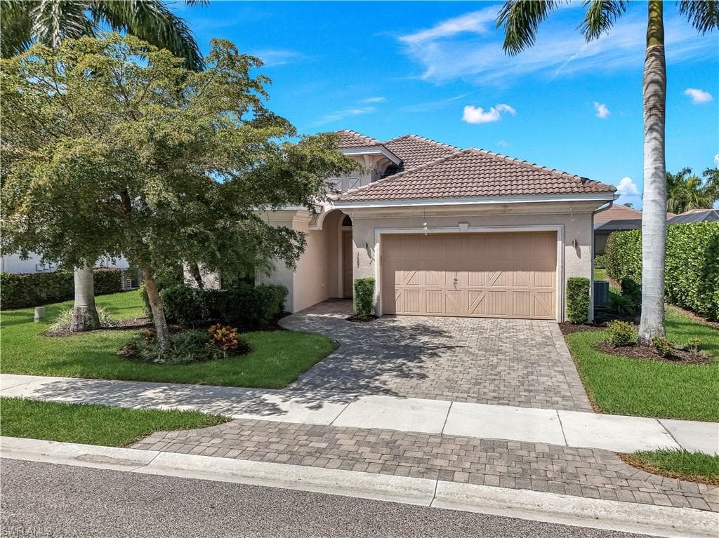 1685 Serrano CIR, NAPLES FL 34105-25