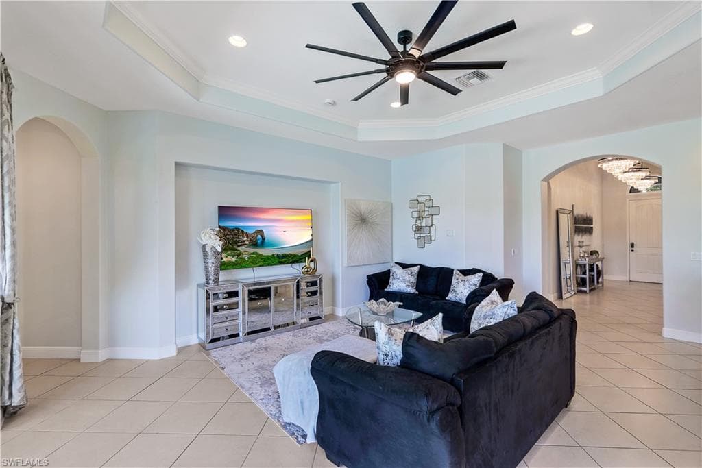 1685 Serrano CIR, NAPLES FL 34105-6