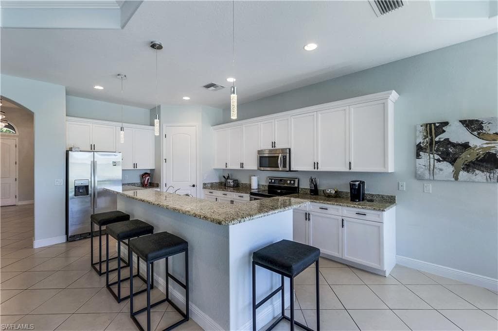 1685 Serrano CIR, NAPLES FL 34105-4