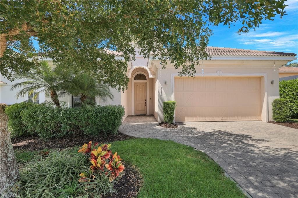 1685 Serrano CIR, NAPLES FL 34105-23