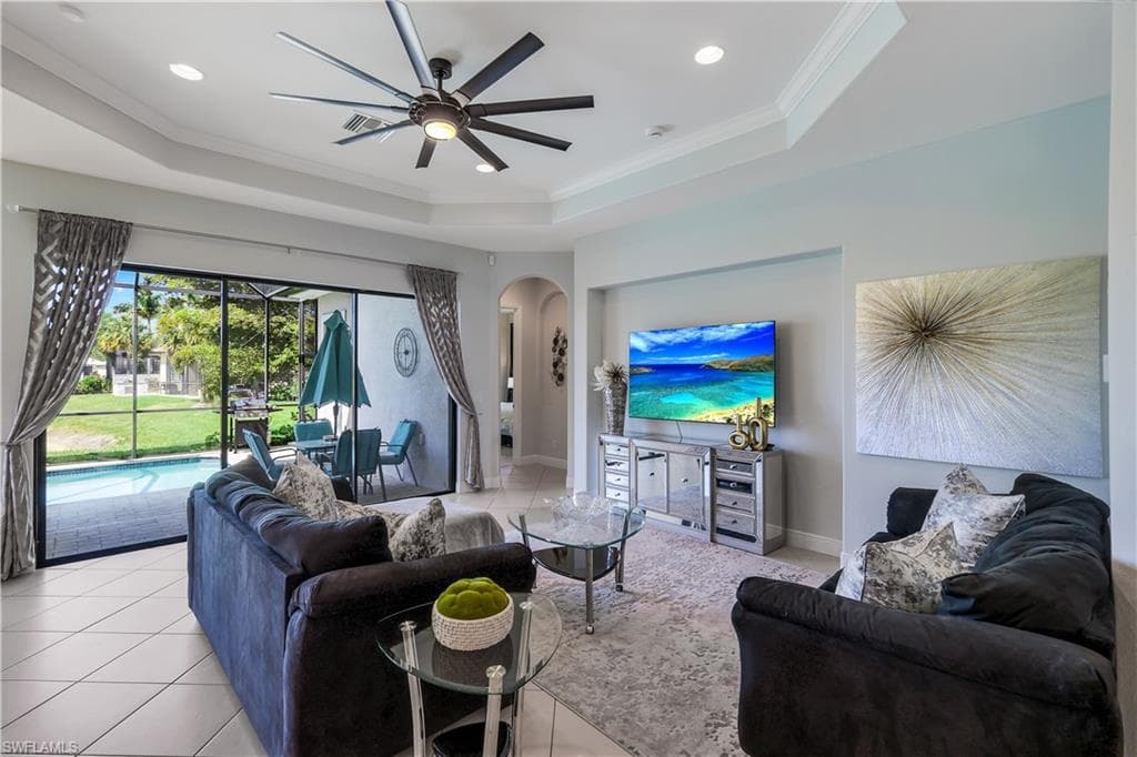 1685 Serrano CIR, NAPLES FL 34105-9