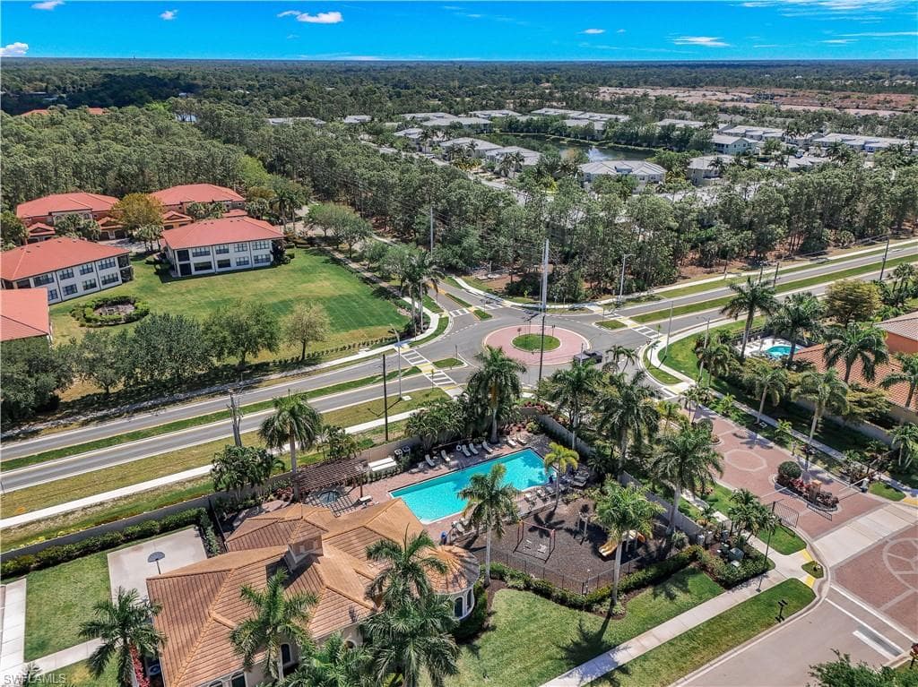 1685 Serrano CIR, NAPLES FL 34105-32