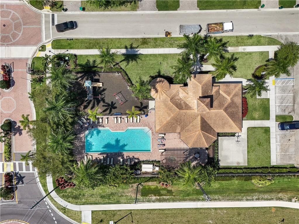 1685 Serrano CIR, NAPLES FL 34105-43