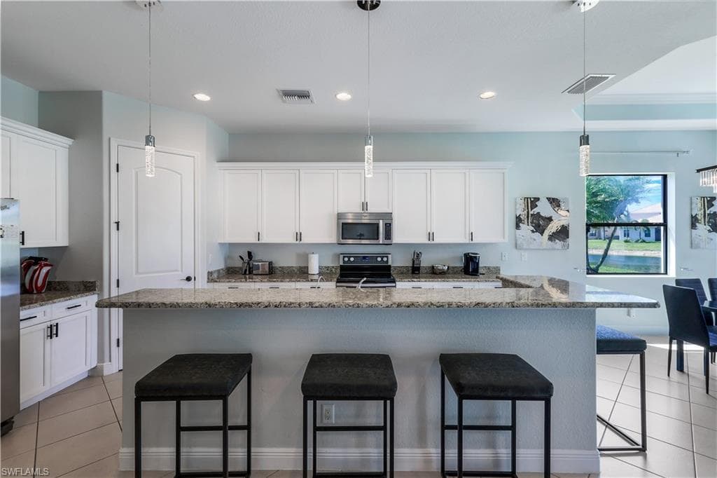 1685 Serrano CIR, NAPLES FL 34105-3