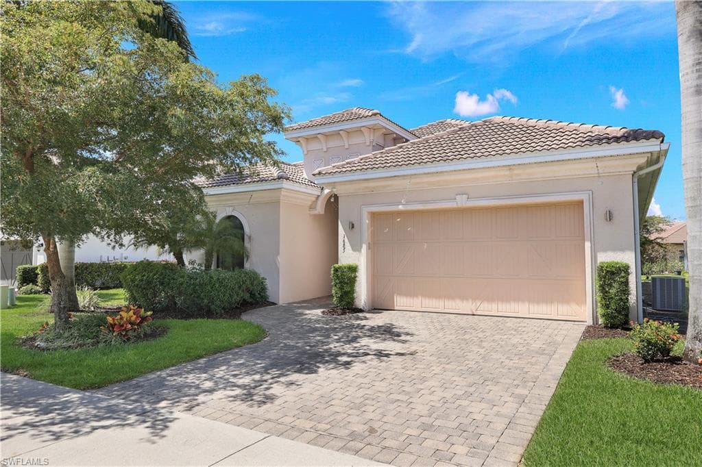 1685 Serrano CIR, NAPLES FL 34105-24