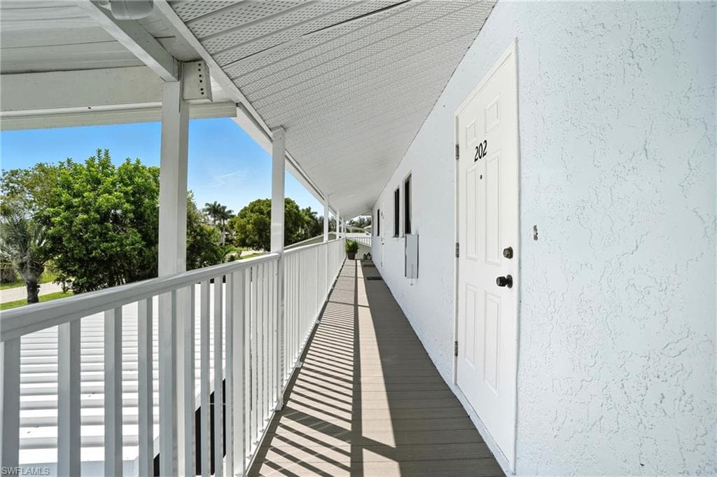 1203 SW 48th TER 202-5