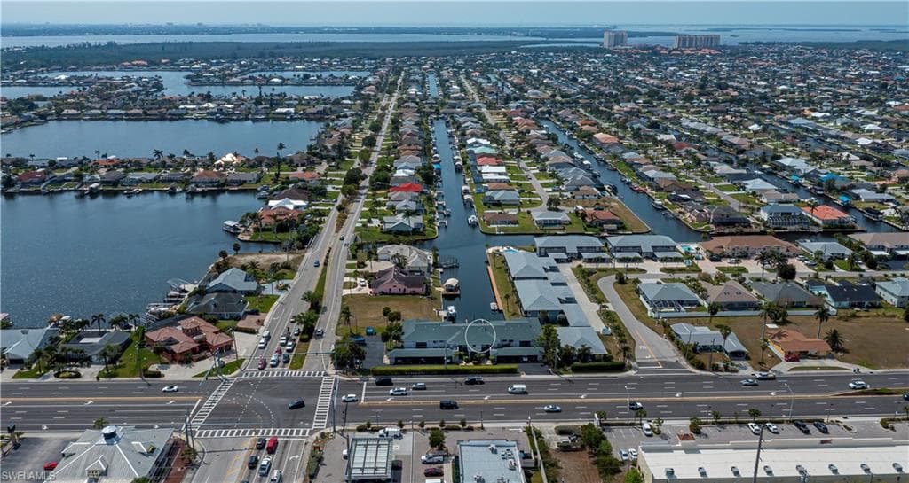 808 Cape Coral PKWY W 204-6