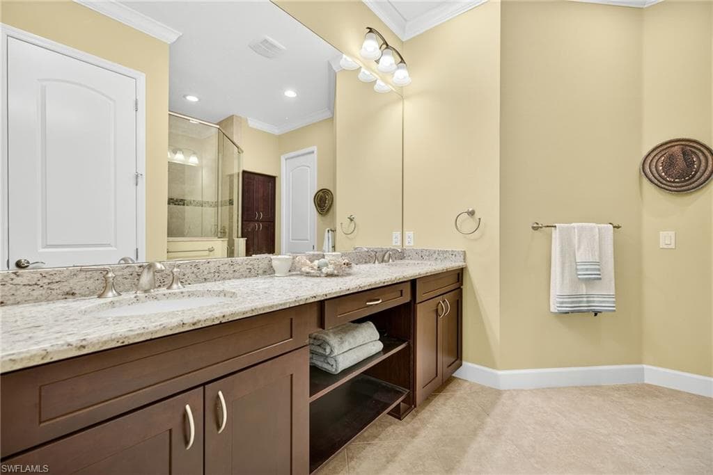 9147 Isla Bella CIR, BONITA SPRINGS FL 34135-16
