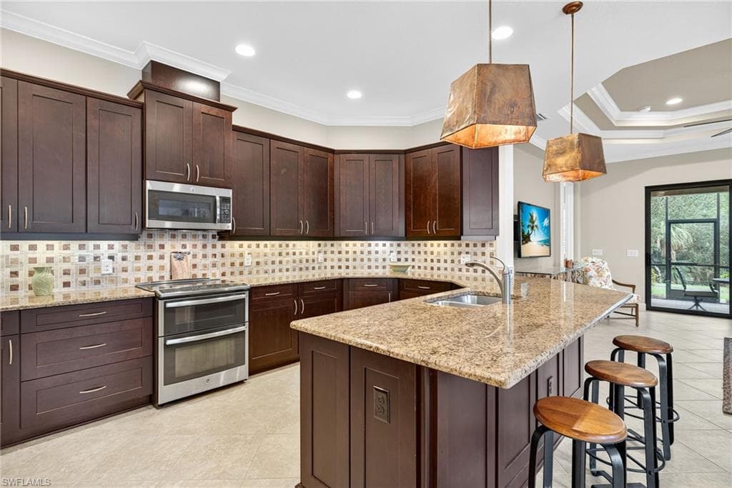 9147 Isla Bella CIR, BONITA SPRINGS FL 34135-9