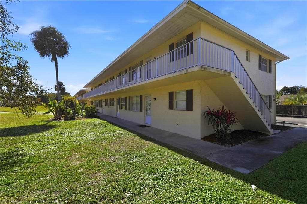 3325 Airport RD N # S8, NAPLES FL 34105-1