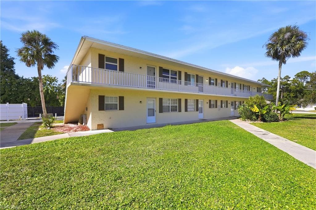 3325 Airport RD N # S8, NAPLES FL 34105-2