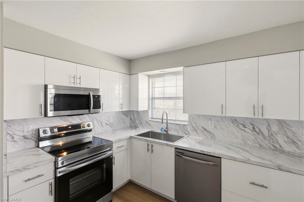 3325 Airport RD N # S8, NAPLES FL 34105-8