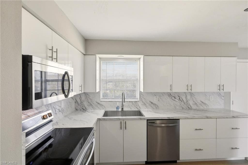 3325 Airport RD N # S8, NAPLES FL 34105-9